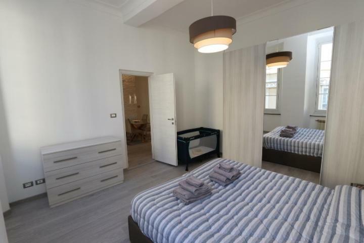 Exclusive Apt Really Downtown - Free Private Parking Included! 제노바 외부 사진